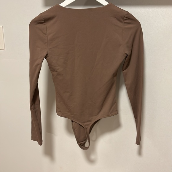 Babaton Aritzia Contour long sleeve bodysuit. - Picture 4 of 9